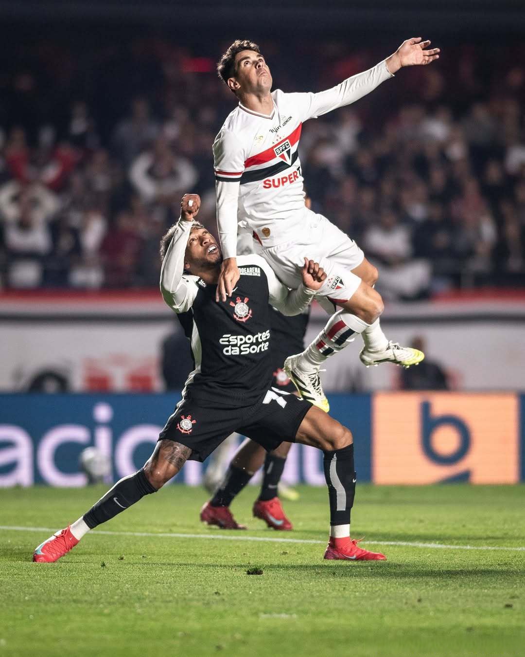 里昂取得惊险胜利,全队斗志旺盛迈向下一场比赛的简单介绍 里昂取得惊险胜利,全队斗志旺盛迈向下一场比赛的简单介绍