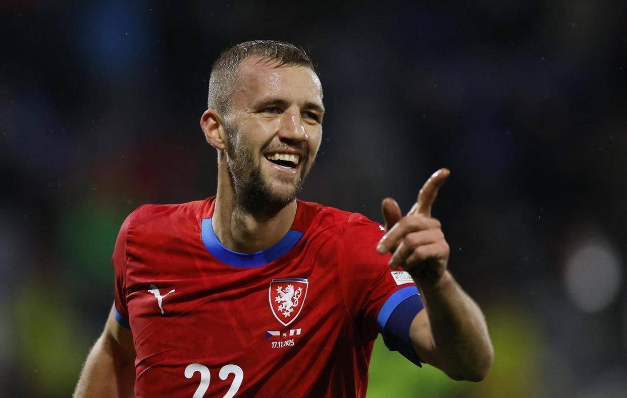 捷克队在比赛中展现出强大的控球能力，夺得胜利的简单介绍