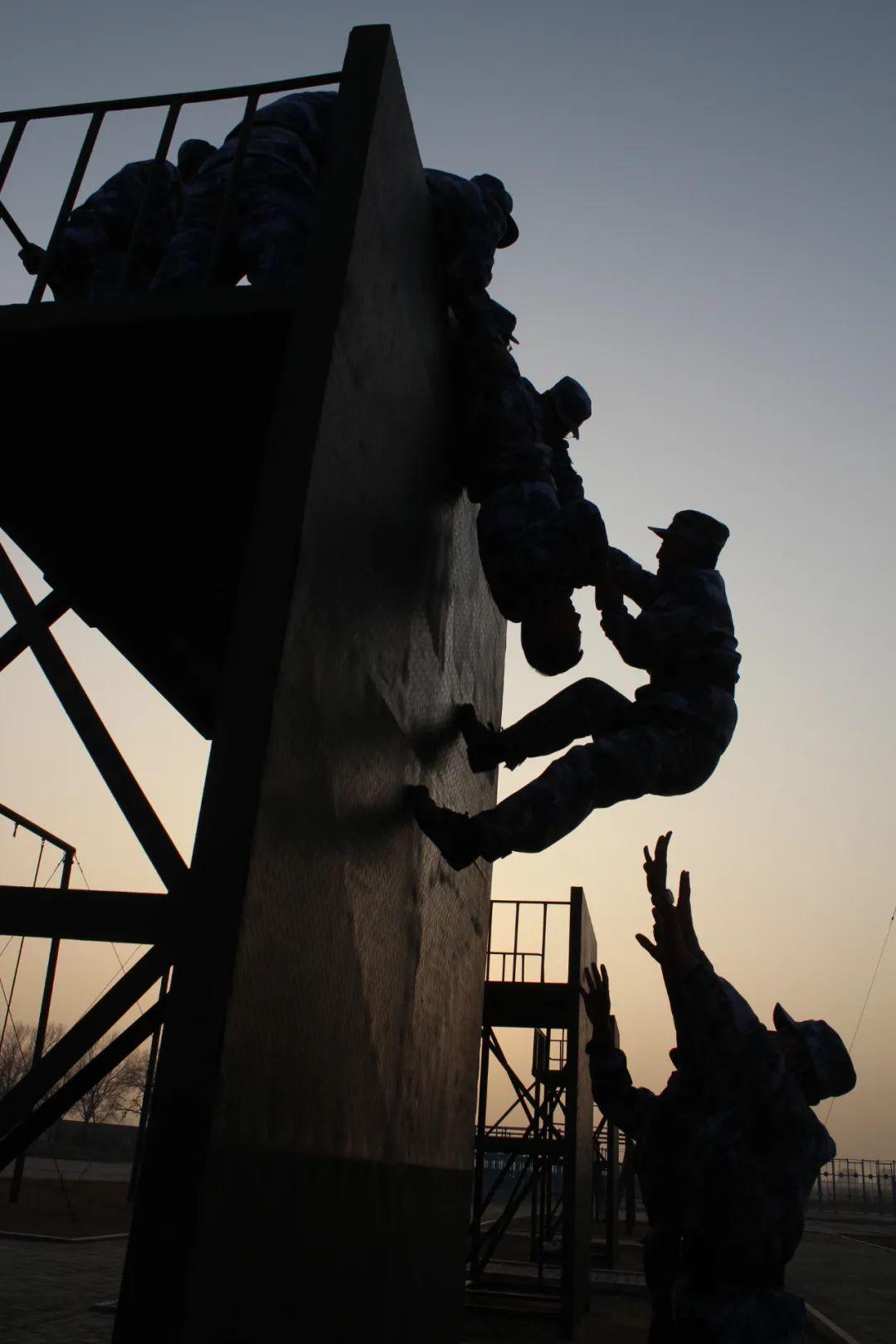 德英大战迎来交锋，双方拼尽全力争夺胜利的简单介绍