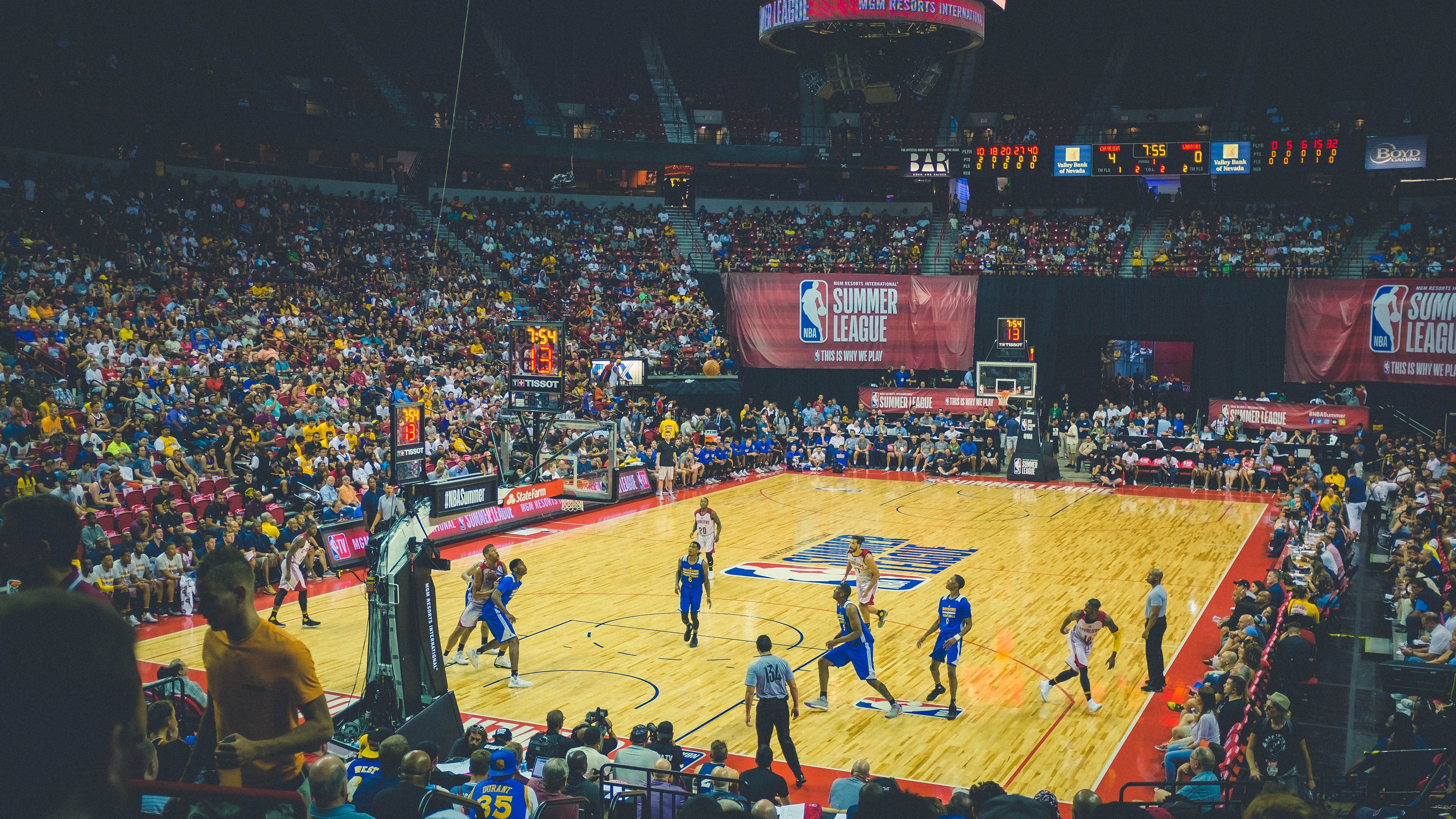 东契奇关键时刻定乾坤,尼克斯鏖战热火背后的唯一性启示