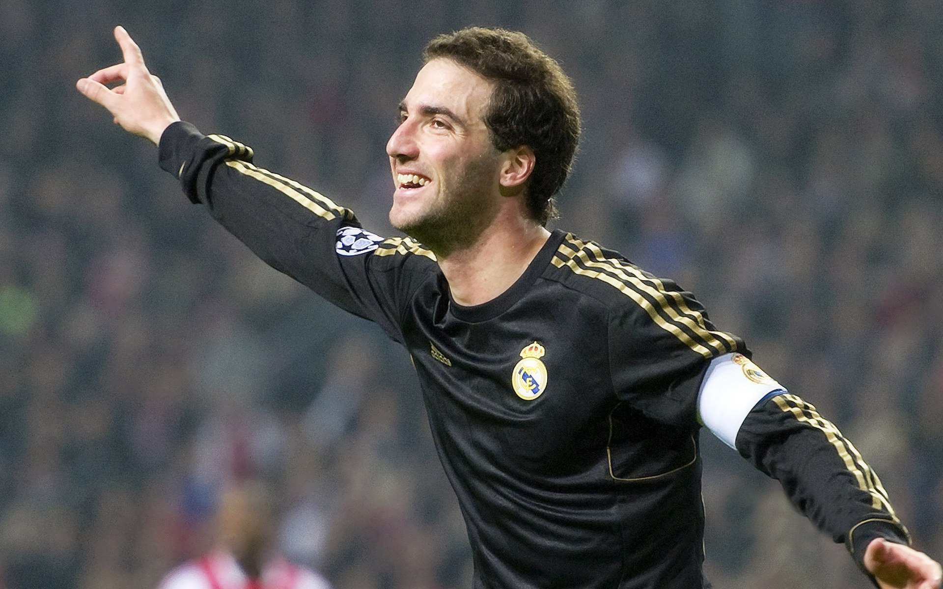 基米希一锤定音，几内亚国家队3-1完胜雷恩，友谊赛展现战术进化