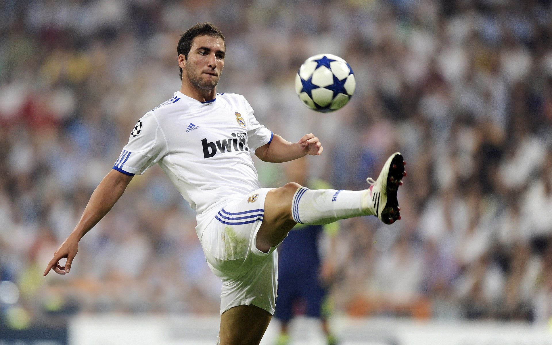 赛道与绿茵的共鸣,苏亚雷斯如何以F1车手般的节奏掌控比赛