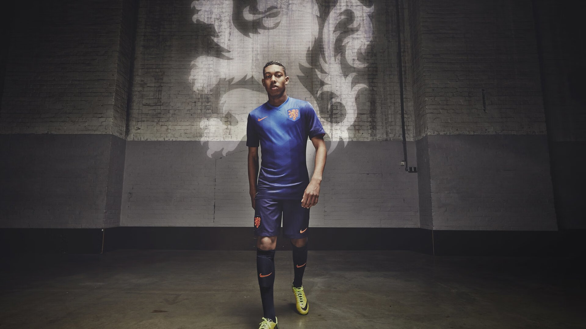 若日尼奥导演中场魔术，日本队逆转曼联展现亚洲足球新维度